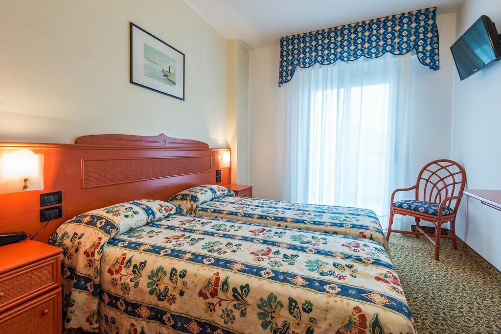 Hotel Brioni Mare Lido di Jesolo Esterno foto